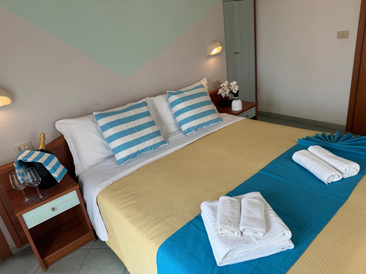 רימיני Hotel Villa Caterina מראה חיצוני תמונה