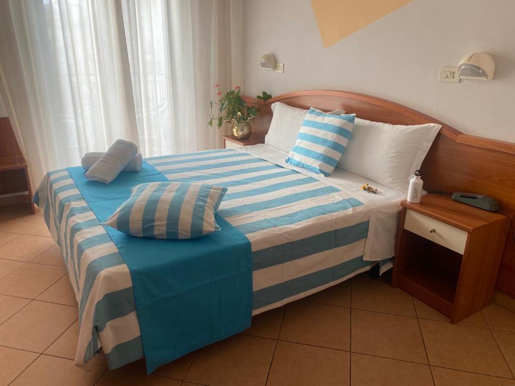 רימיני Hotel Villa Caterina מראה חיצוני תמונה