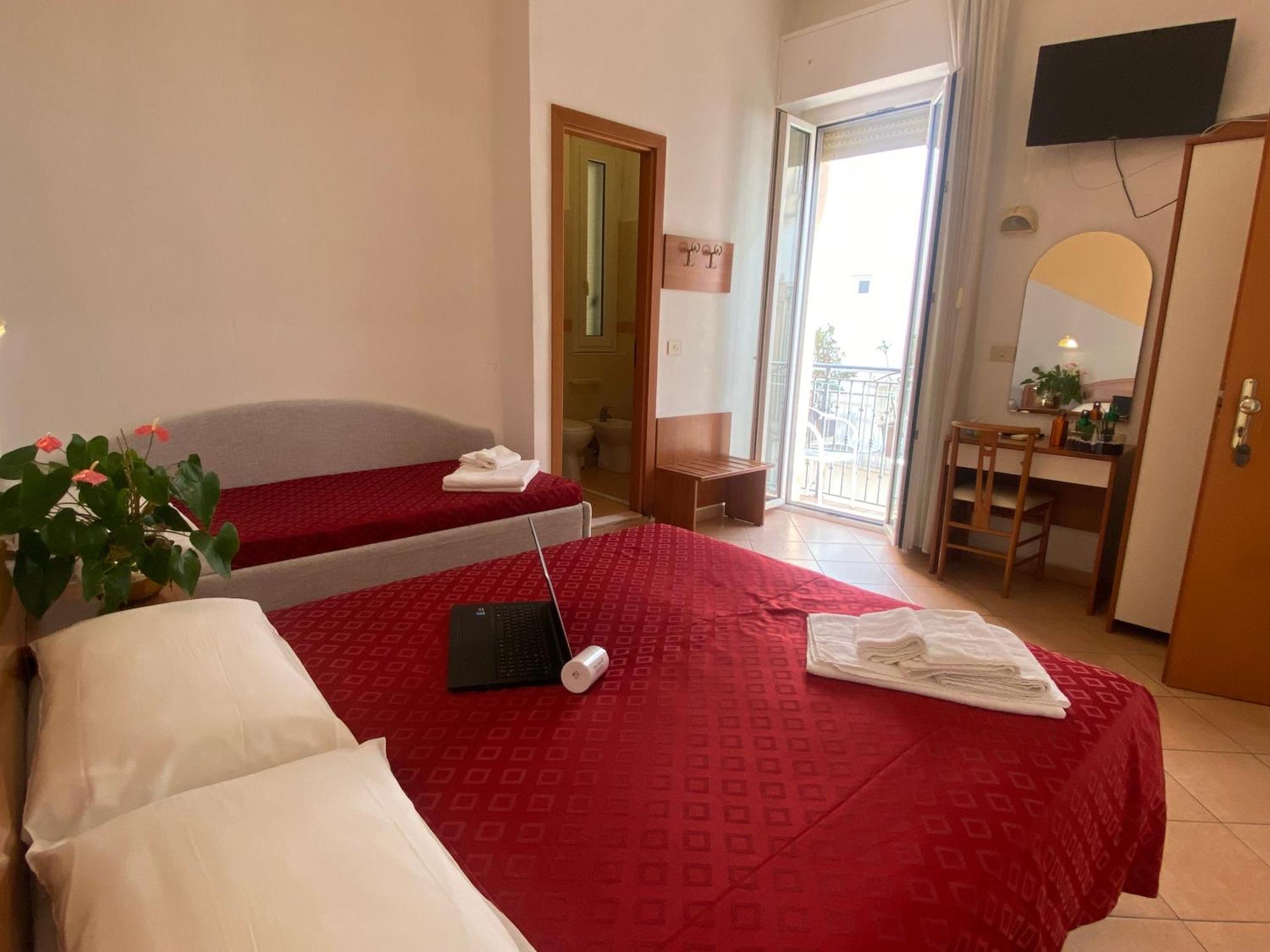 רימיני Hotel Villa Caterina מראה חיצוני תמונה