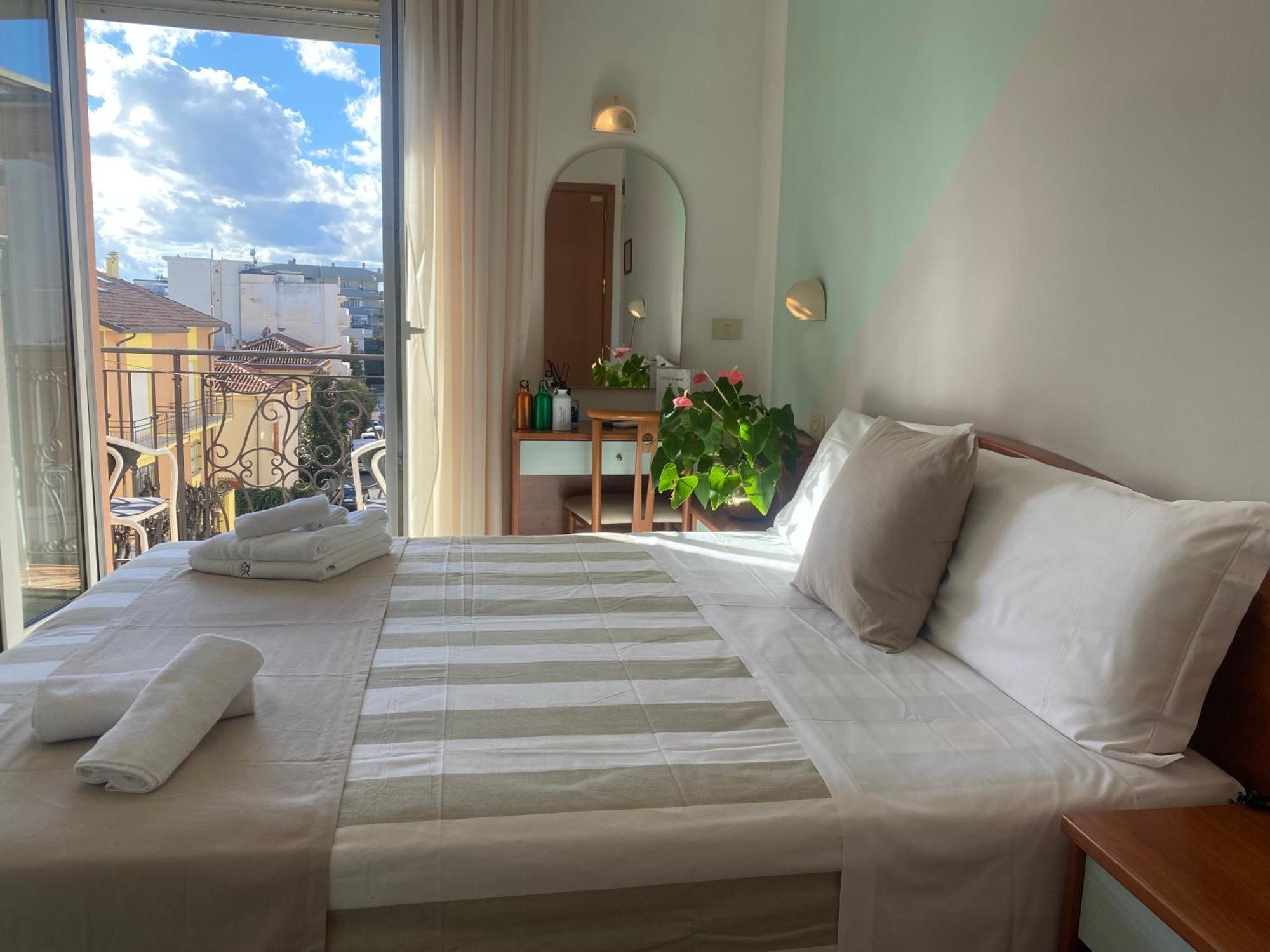רימיני Hotel Villa Caterina מראה חיצוני תמונה