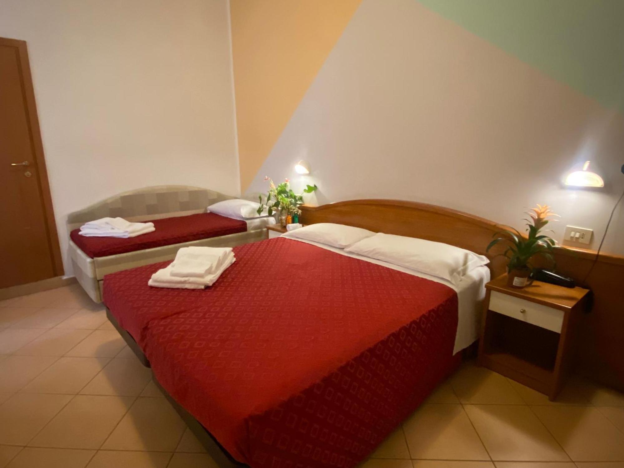 רימיני Hotel Villa Caterina מראה חיצוני תמונה