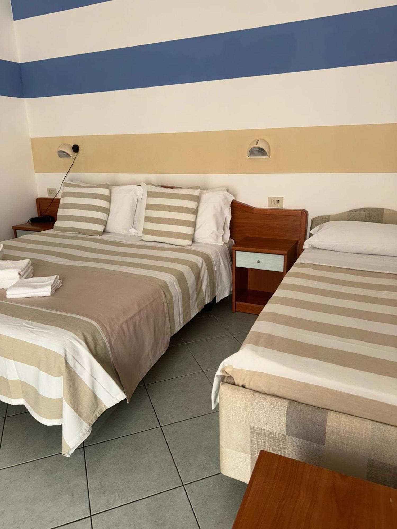 רימיני Hotel Villa Caterina מראה חיצוני תמונה