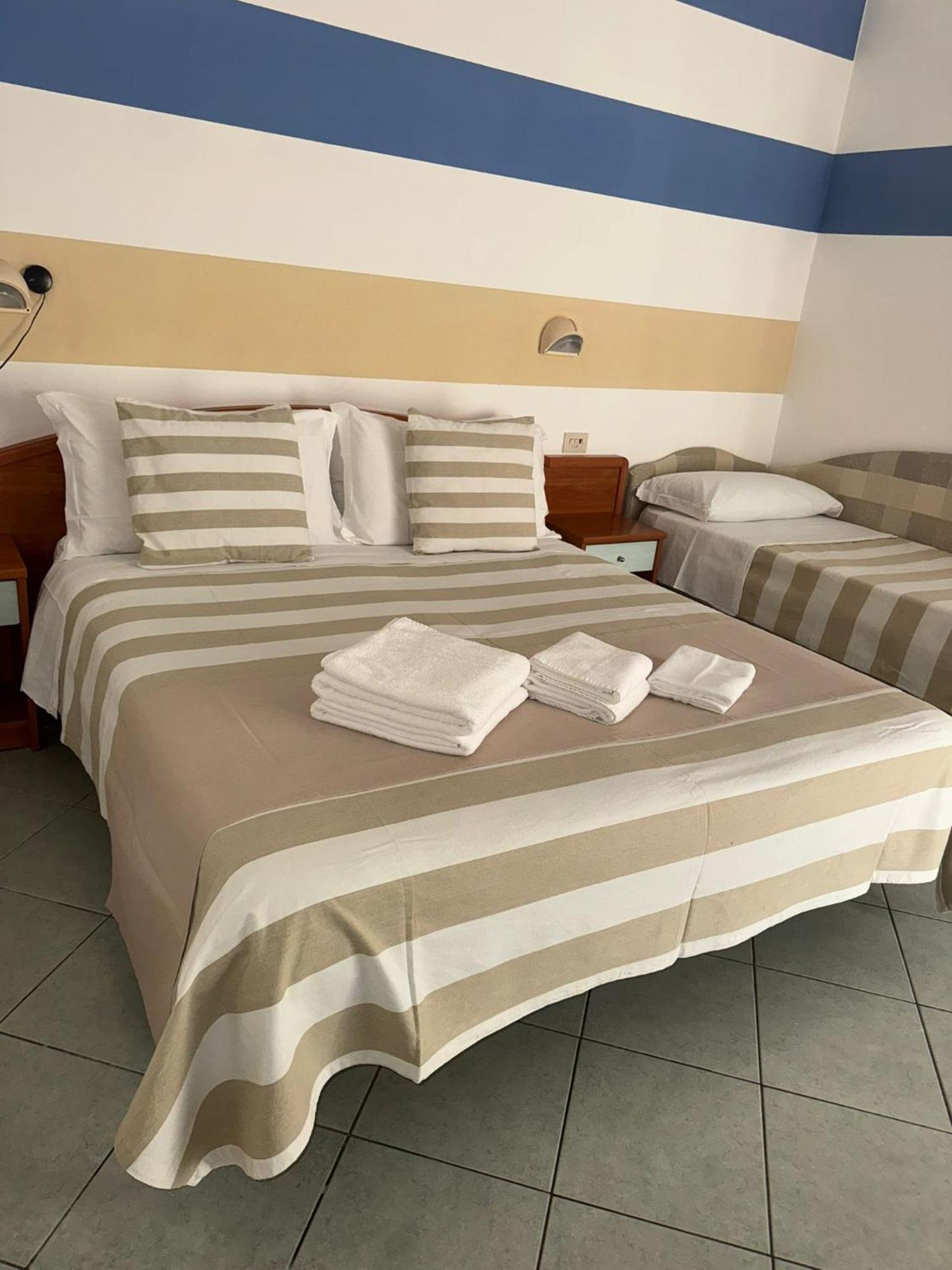 רימיני Hotel Villa Caterina מראה חיצוני תמונה